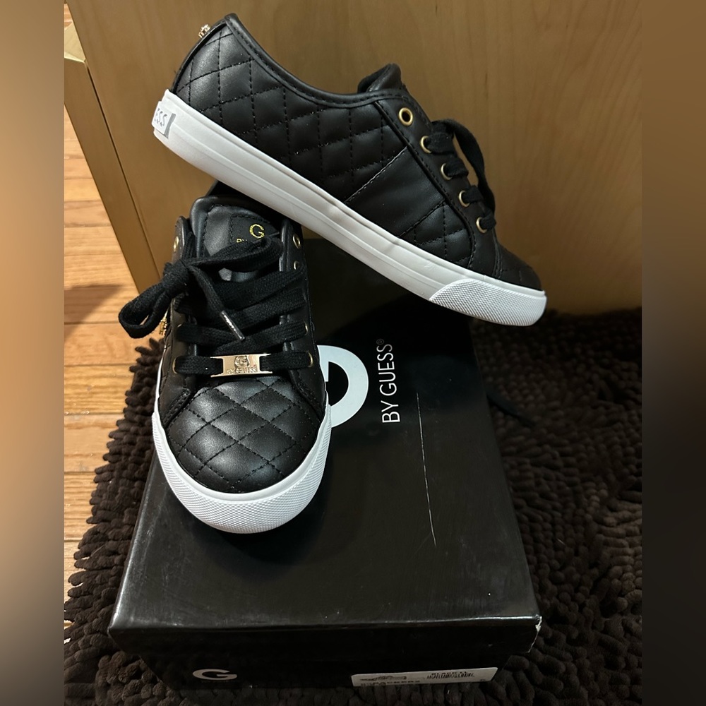 GUESS BLACK SHOES